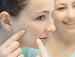 Cure per l’acne: rischio isotretinoina