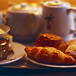 Altroconsumo: ricca colazione o colazione da ricchi? I tavoli dei bar romani e veneziani sono i piu' cari